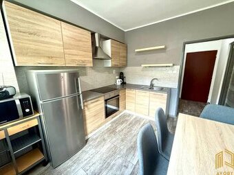 REZERVOVANÝ / 1 - IZB. BYT, LOGGIA (33m2), SENICA, HURBANOVA