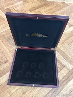 Drevená kazeta na mince