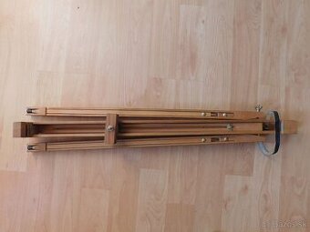 Drevený maliarsky stojan