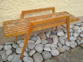 Retro drevený stojan na kvety