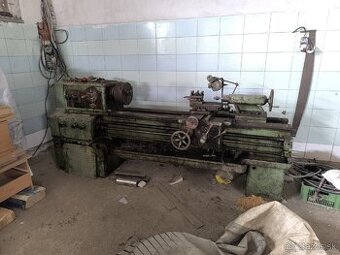 Predám sústruh – funkčný, masívny.