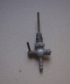 Jawa 550 až 250 pérák pípa benzínu