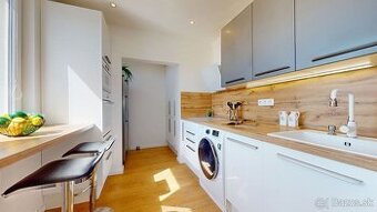 PREDANÉ Rekonštruovaný 4 izbový byt s klimatizáciou v lokal