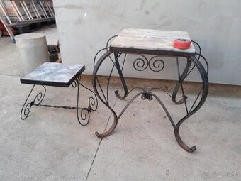 Predám stolík, stojan na kvety