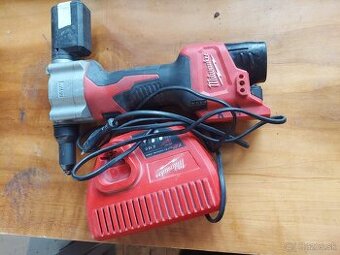 Nitovacie kliešte milwaukee