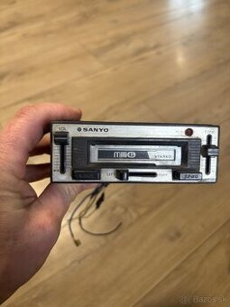 radio sanyo milli 45