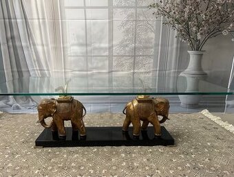 Konferenčný stolík so sklom