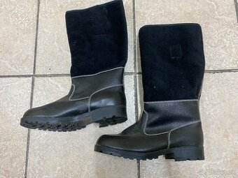 Pracovne čižmy , zateplene kožofilcaky veľkosť 42
