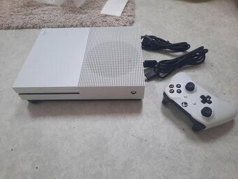 Xbox One S konzola, prislusenstvo a vela hier