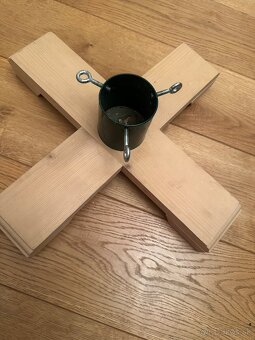 Stojan na živý vianočný stromček