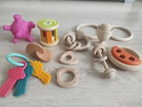 Montessori hracky - hrkalky, motorika