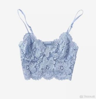 Čipkovany crop top