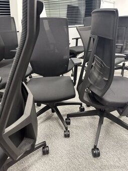 KVALITNÉ KANCELÁRSKE STOLIČKY A VYBAVENIE