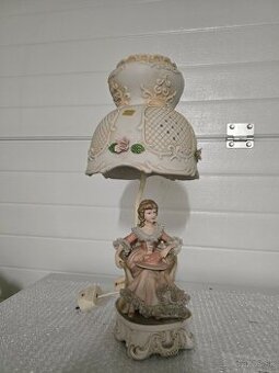 Krasna stolná lampa