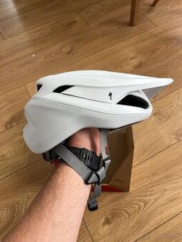 SPECIALIZED cyklo prilba