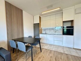 NA PRENÁJOM KOMFORTNÝ VEĽKÝ BYT V CENTRE MESTA 45 M2