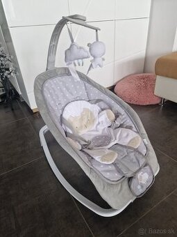Ingenuity Hojdačka vibrujúca s melódiou Cuddle Lamb 0m+ do 1