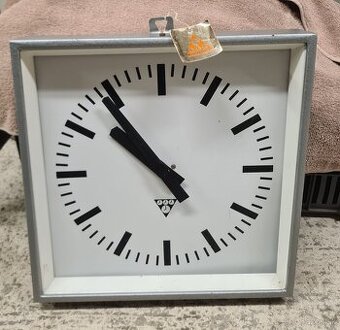 Hodiny Pragotron C301 nové