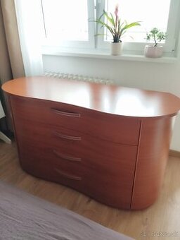 Komoda z kvalitného dreva