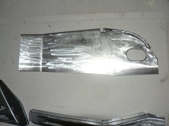 Přední svislé části (L+P) zadního podběhu Škoda 1000 MB