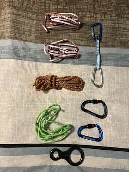 Lezecké vybavenie – slučky, karabíny, osma, repky