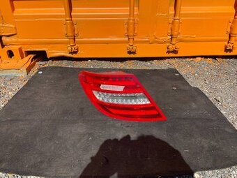 MB C-class W204 Sedan Zadný ľavý svetlomet