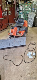 Husqvarna R13awd rider