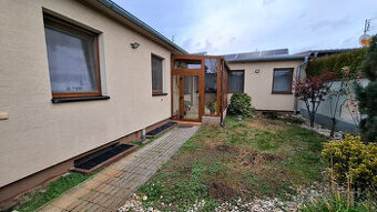 Na predaj priestranný, pekný 5 izbový rodinný dom Senica.