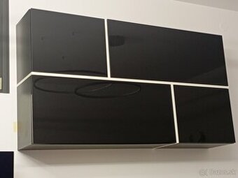 Nástenná skrinka komoda