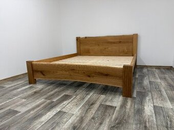 Luxusná dubová posteľ