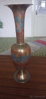 Dekoračná kovová váza pozlatena