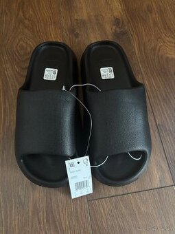 Adidas Yeezy Slide šľapky čierne veľkosť 42