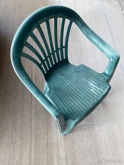 Zahradne plastove stolicky