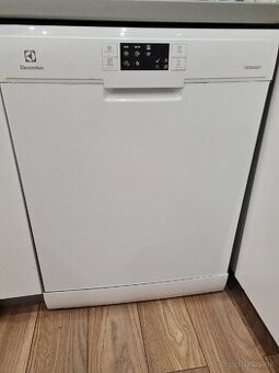 Umývačka riadu Elektrolux 60cm