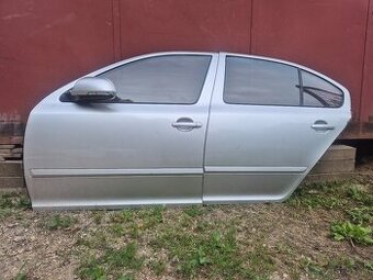 Predám dvere na Škoda Octavia II 2 STRIEBORNÁ METALÍZA