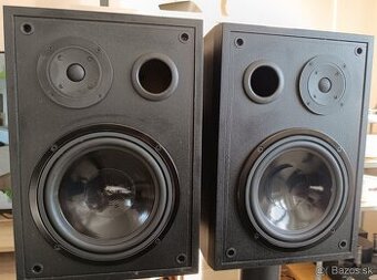 -- Predám väčšie regálovky TESLA --