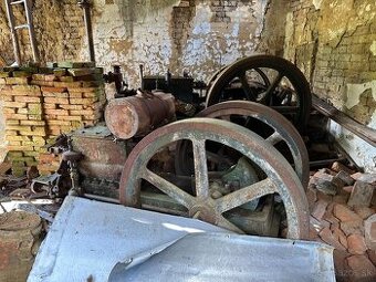 Starý dom , chalupa , starý mlyn.