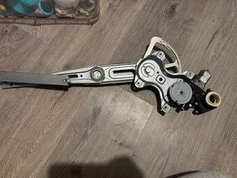Mechanizmus ľavého predného okna Toyota Auris 2