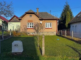 NA PREDAJ: Udržiavaný podpivničený vidiecky domček, Poruba