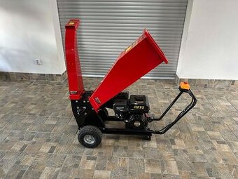 Motorový štiepkovač a drvič konárov ATHOS 1005