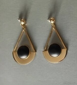 Náušnice - bižutéria.