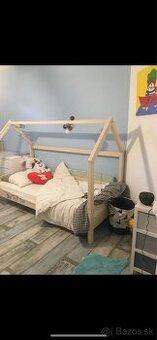 Detská posteľ „domček“ – masív