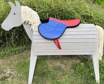 Dostihové sportovní sedlo modro/červené