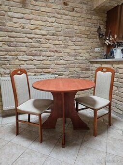 Okrúhly jedálenský stôl + 2 stoličky