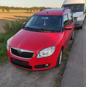 Škoda Roomster 1.6 16V MPI benzín červená