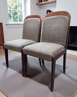 2 čalúnené stoličky