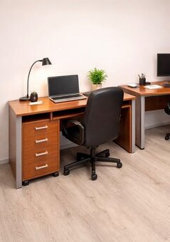 Kancelársky drevený nábytok