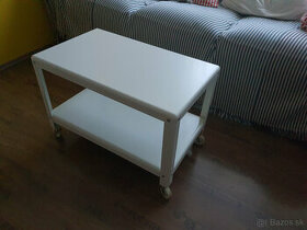 Kovový konferenčný stolík na kolieskach IKEA PS