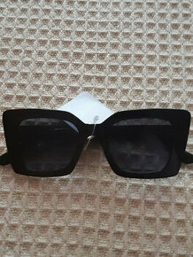 Štýlové slnečné okuliare od Avon