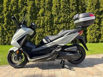 Honda Forza 350 LeoVince